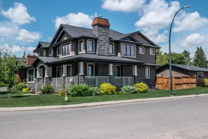 North Glenmore Park property and community context